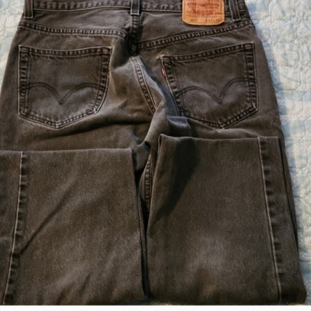 Levi's Men's 505 Relaxed Fit Black Jeans - Picture 2 of 4